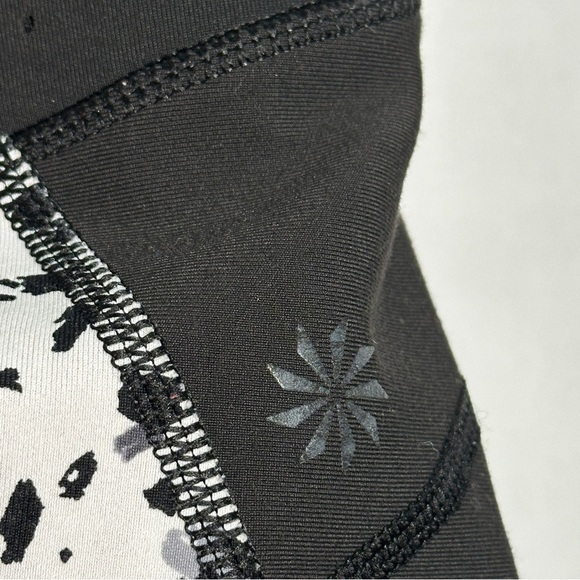 Athleta Stealth TruCool Capri Leggings Airflow Panels XS Black/White Athleisure - Picture 5 of 11